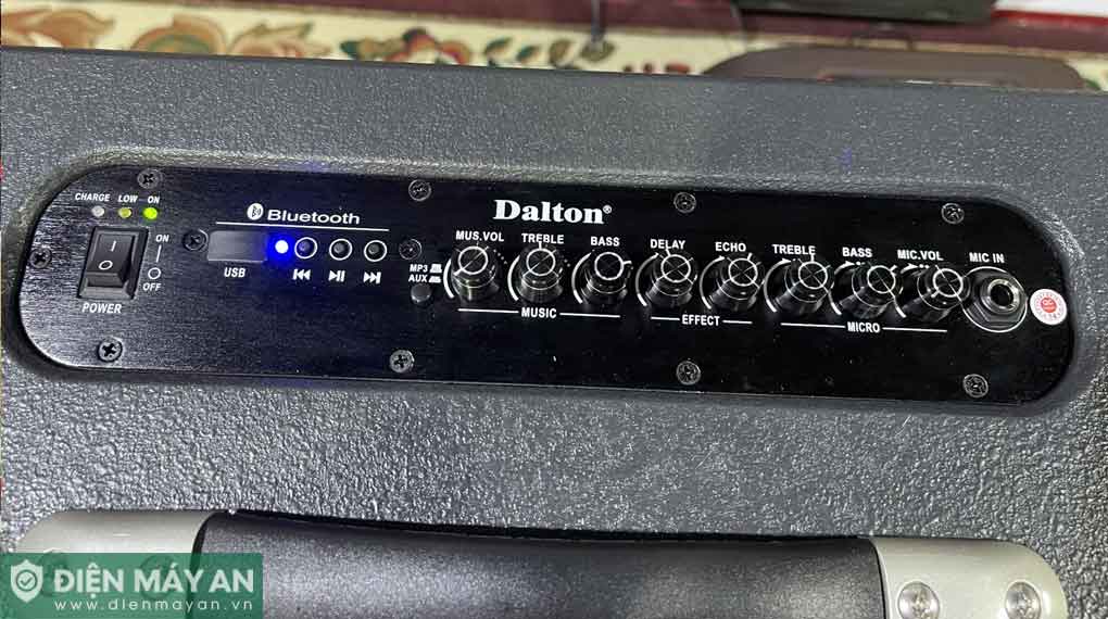 Loa xách tay Dalton K208H Bass đôi 20cm 700W